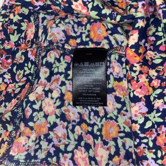 Urban Outfitters Kimchi Blue Flowy Floral Shorts - Picture 4 of 4